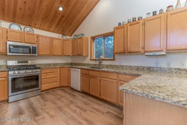 $798,000 | 935 French Point Drive, Bonners Ferry, ID 83805