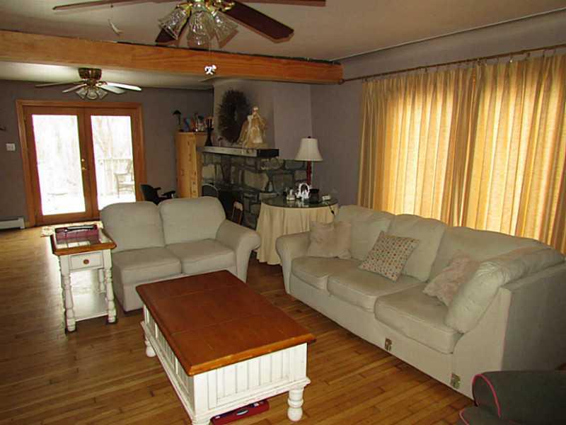2262 Ridge Road McKeesport, PA 15135 - Photo 2 of 25 Family Room.