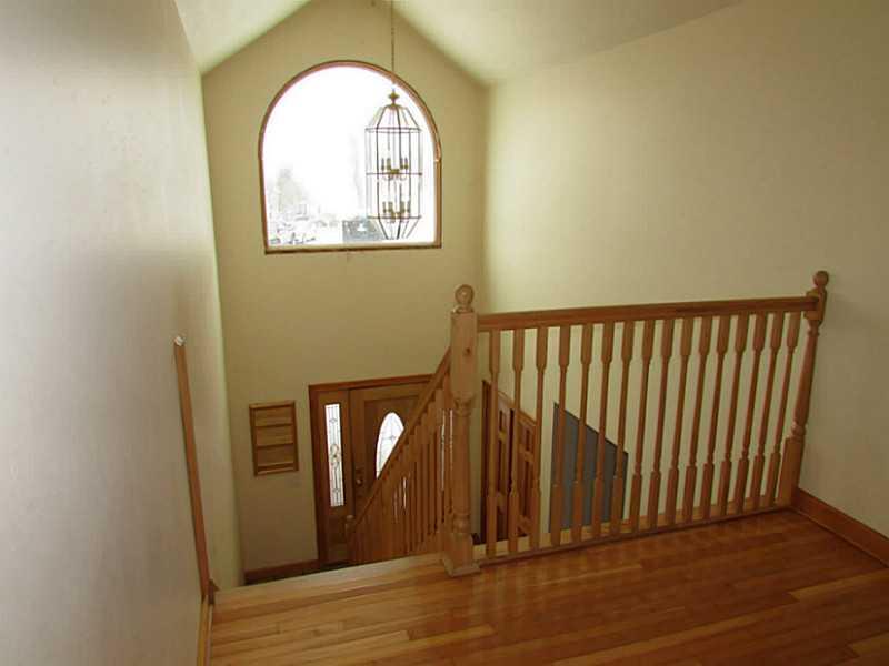 2262 Ridge Road McKeesport, PA 15135 - Photo 20 of 25 Entry/Foyer.