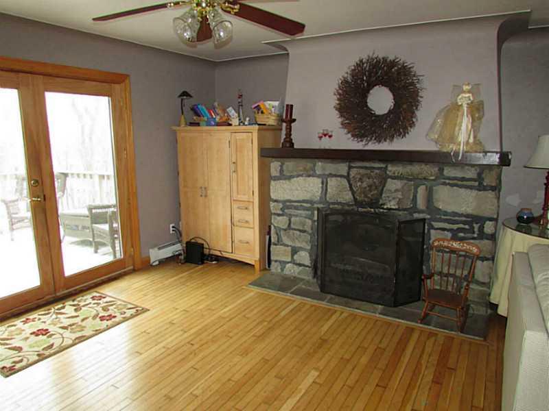 2262 Ridge Road McKeesport, PA 15135 - Photo 4 of 25 Family Room.