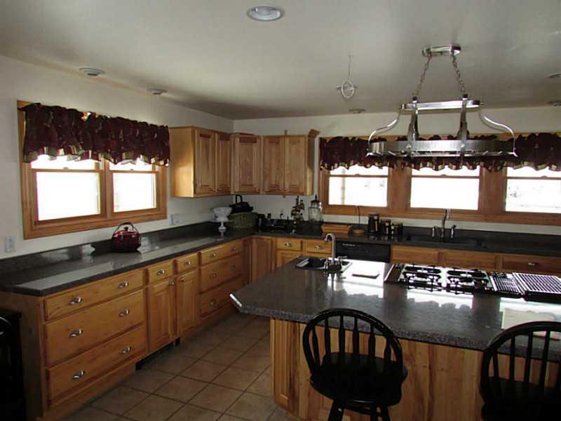 2262 Ridge Road McKeesport, PA 15135 - Photo 6 of 25 Kitchen.