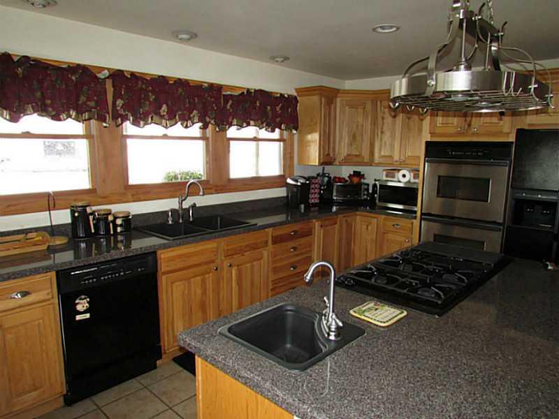 2262 Ridge Road McKeesport, PA 15135 - Photo 8 of 25 Kitchen.