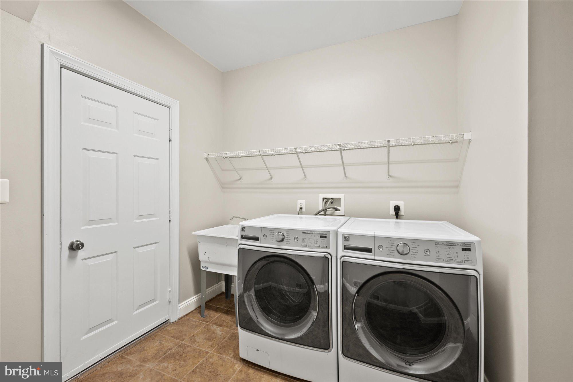 37957 Piggott Bottom Road Purcellville, VA 20132 - Photo 22 of 85 Main Level Laundry