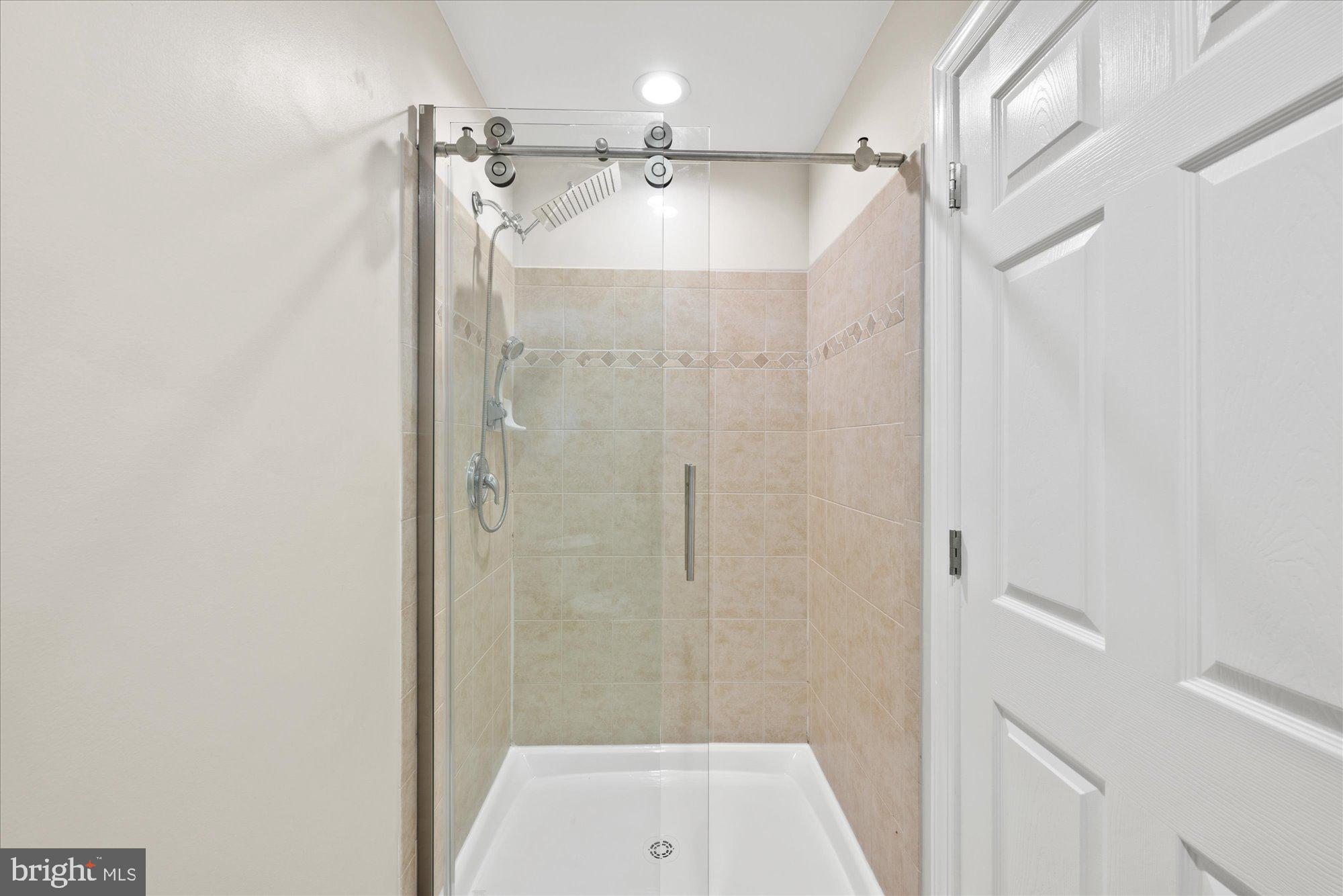 37957 Piggott Bottom Road Purcellville, VA 20132 - Photo 32 of 85 Private Shower Space