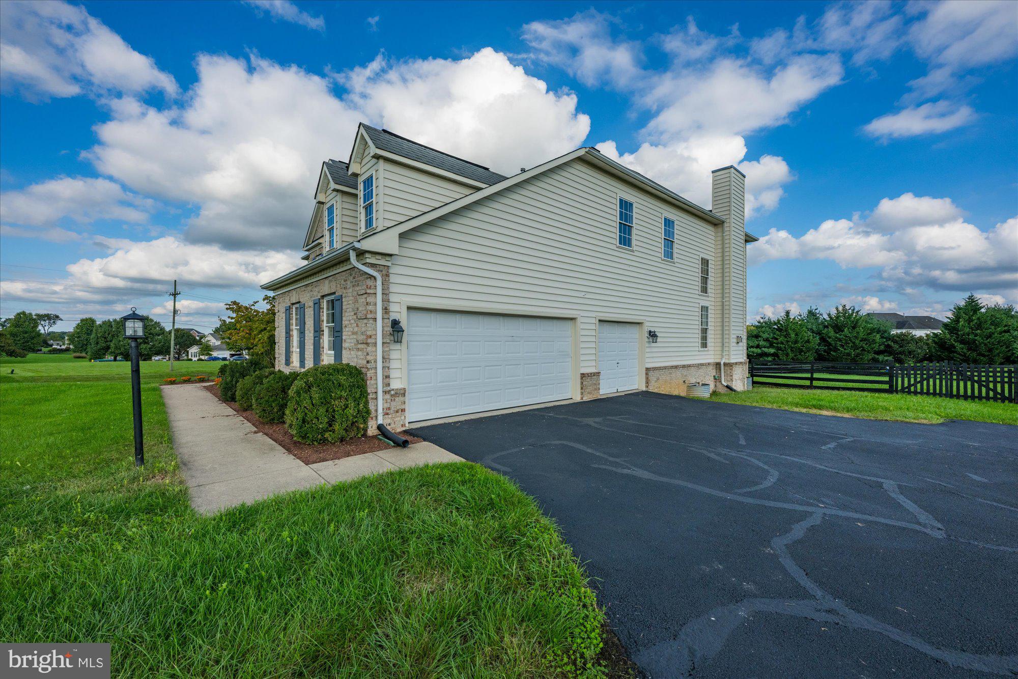 37957 Piggott Bottom Road Purcellville, VA 20132 - Photo 41 of 85 Three Car Side Entry Garage