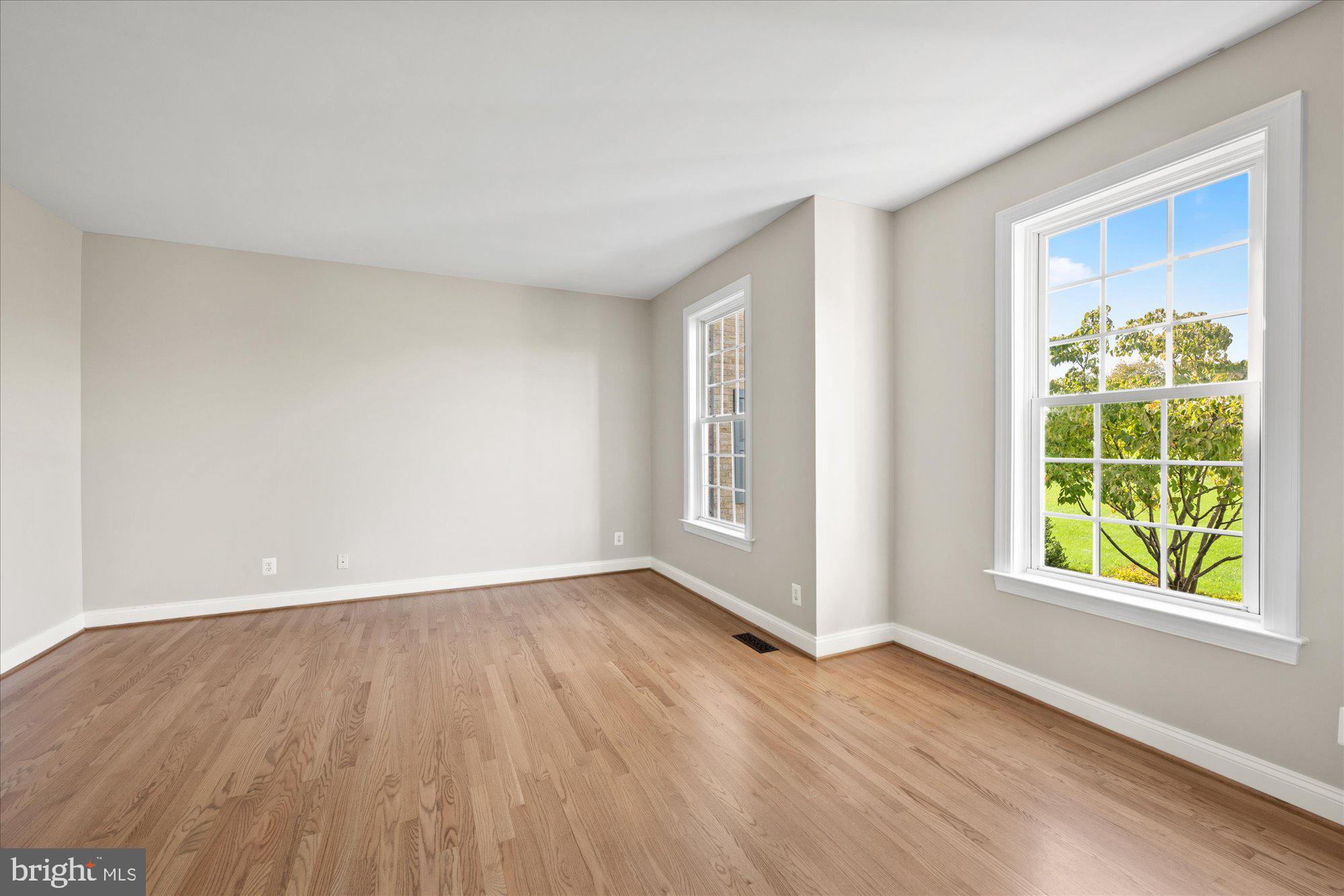 37957 Piggott Bottom Road Purcellville, VA 20132 - Photo 9 of 85 Light Filled Space