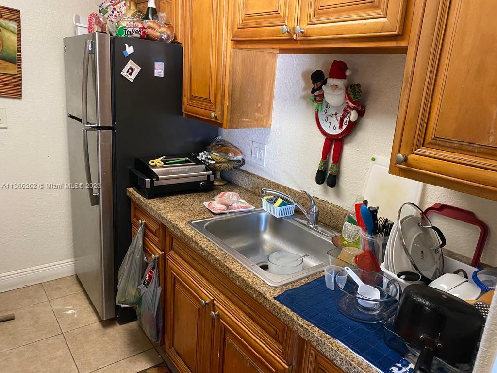 7232 Southwest 94th Place, Unit E7 Miami, FL 33173 - Photo 10 of 11 a kitchen with a sink and a stove