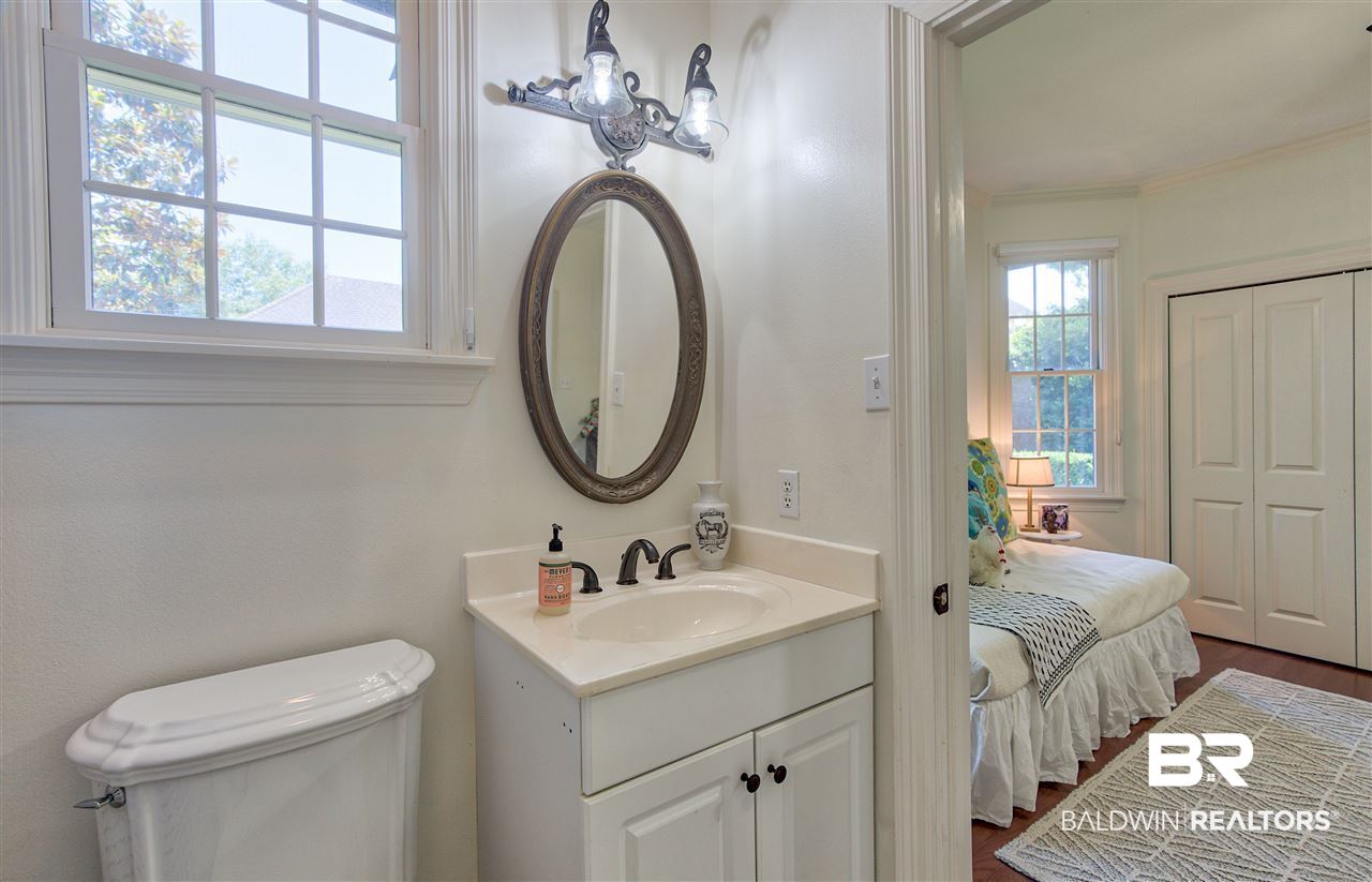 102 Sandhill Court Fairhope, AL 36532 - Photo 19 of 34 Guest Bathroom