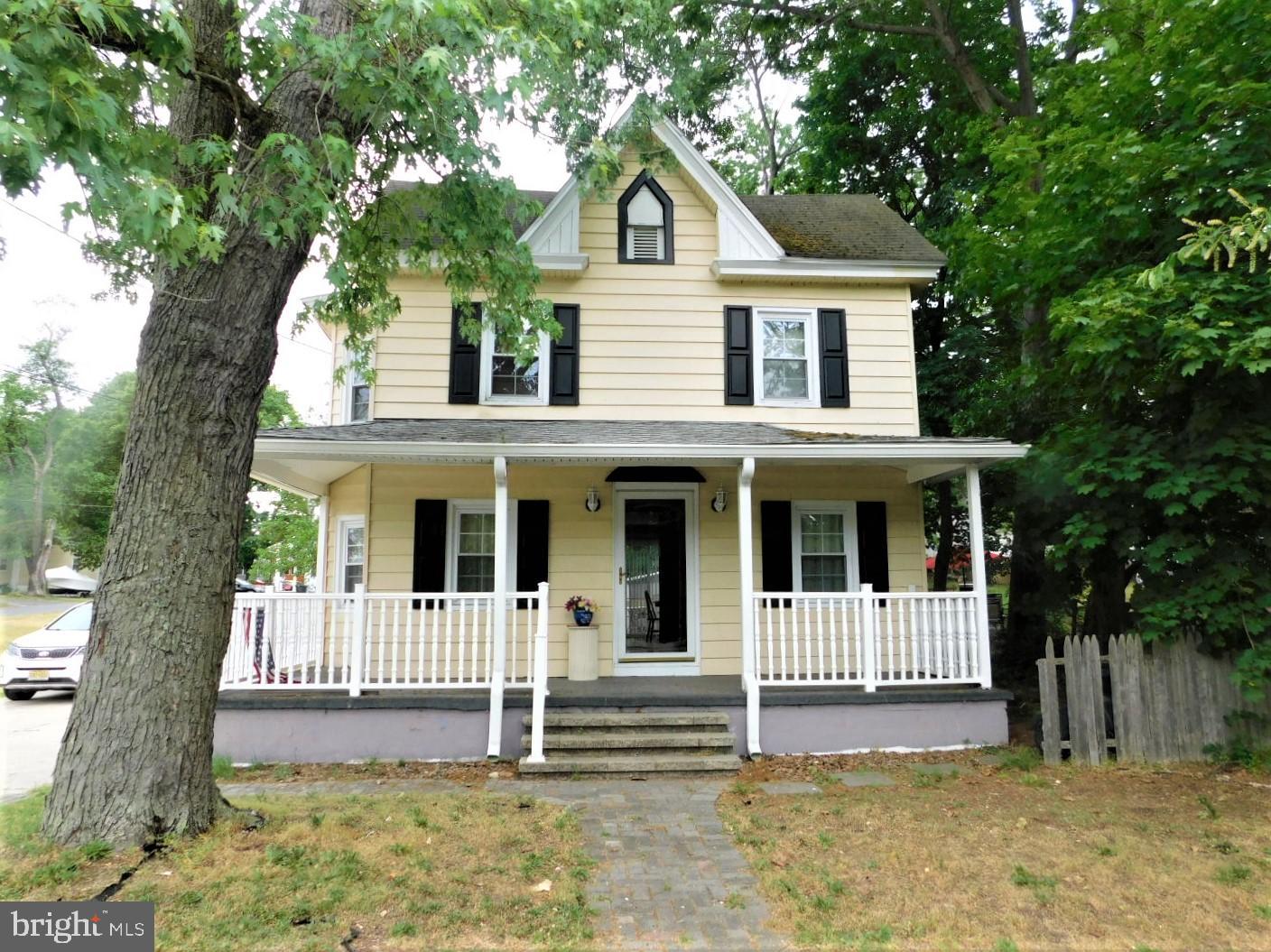 1640 Almonesson Road Woodbury, NJ 08096 - Photo 1 of 20 Well kept Victorian with front and side porch.