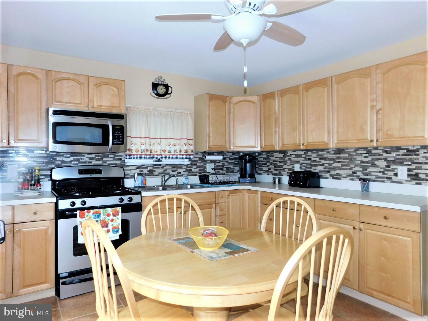1640 Almonesson Road Woodbury, NJ 08096 - Photo 11 of 20 Plenty of cabinets, stainless steel appliances.