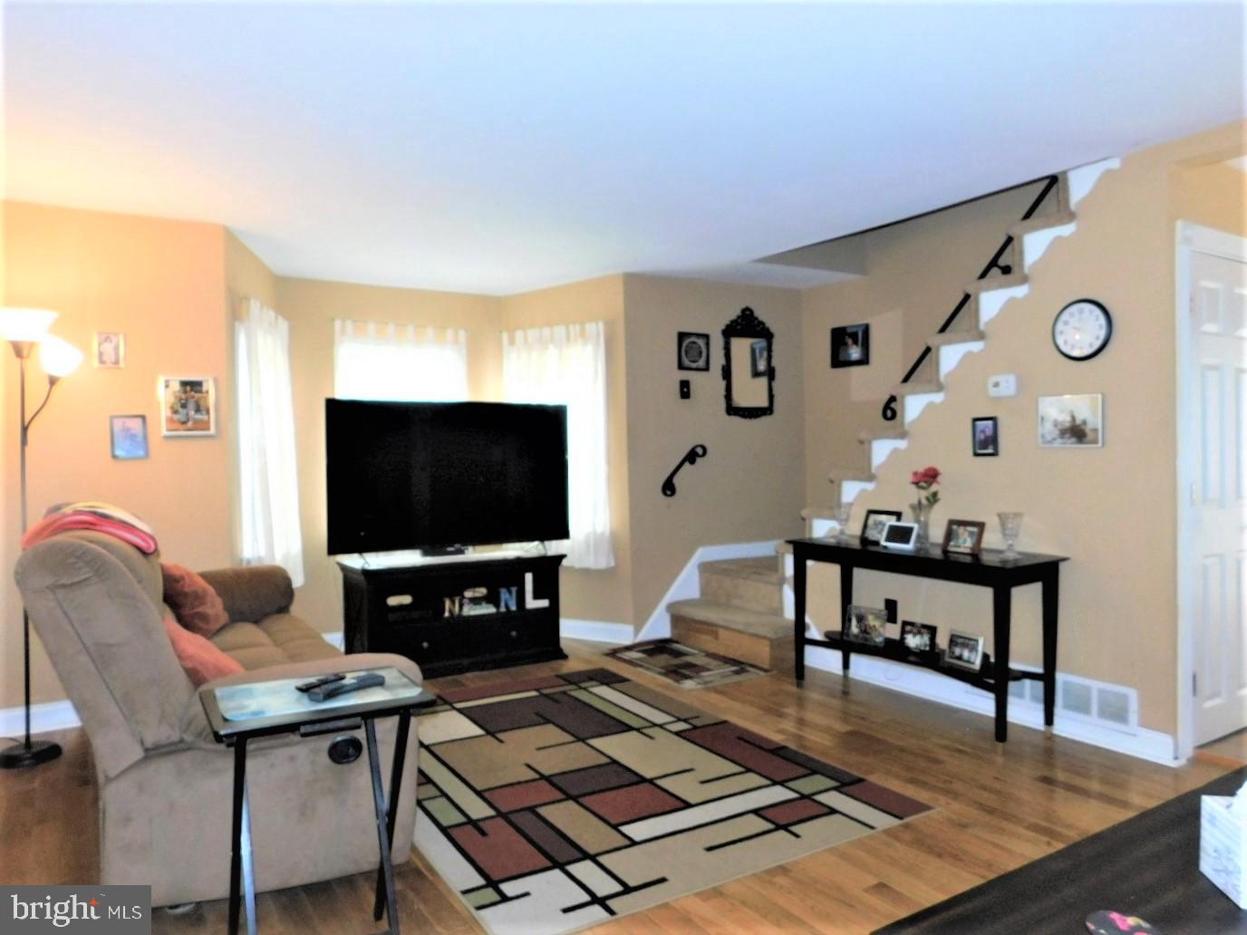 1640 Almonesson Road Woodbury, NJ 08096 - Photo 7 of 20 Living room - plenty of natural light.