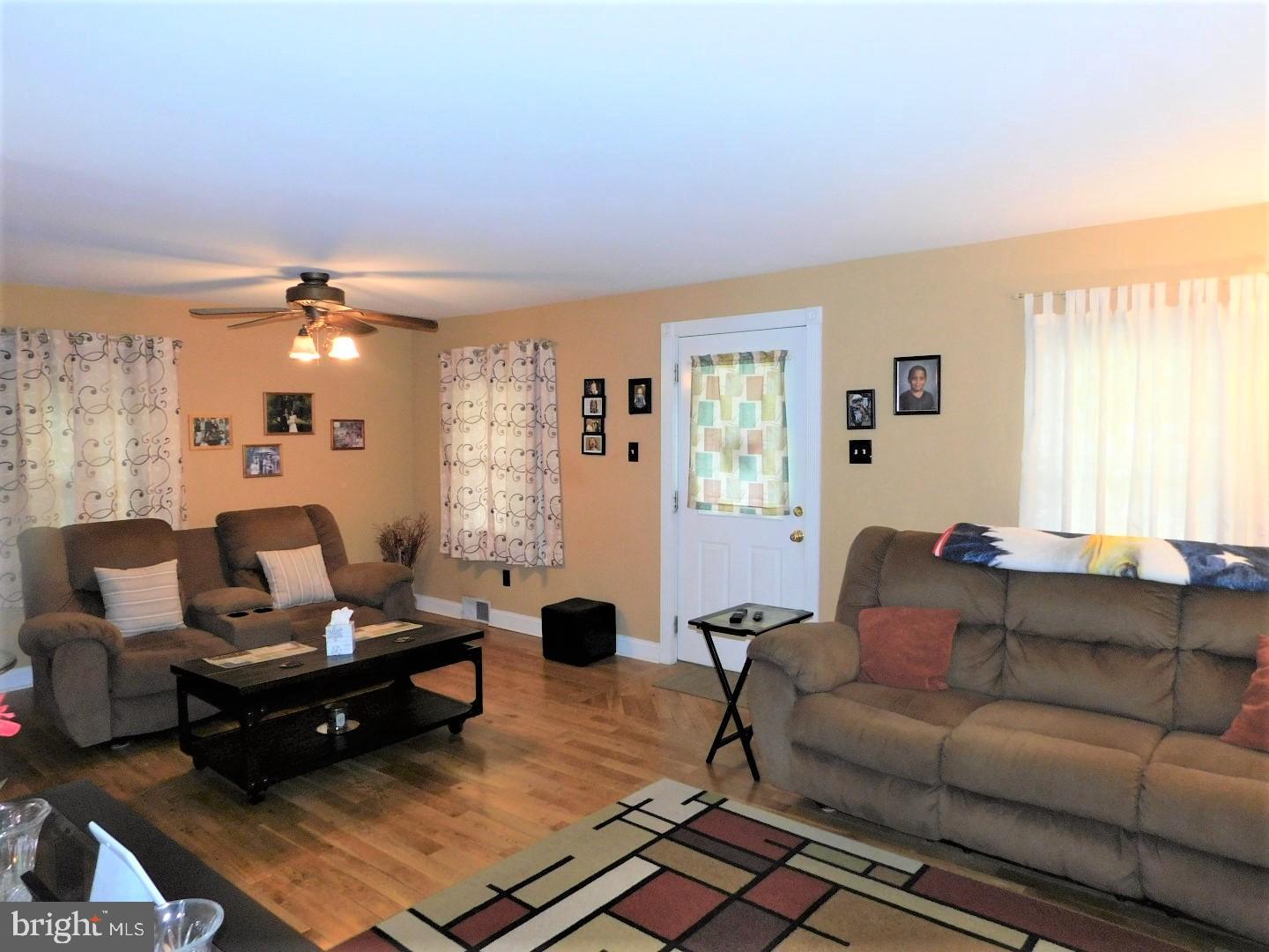 1640 Almonesson Road Woodbury, NJ 08096 - Photo 9 of 20 Are to the left can be used as a dining room.