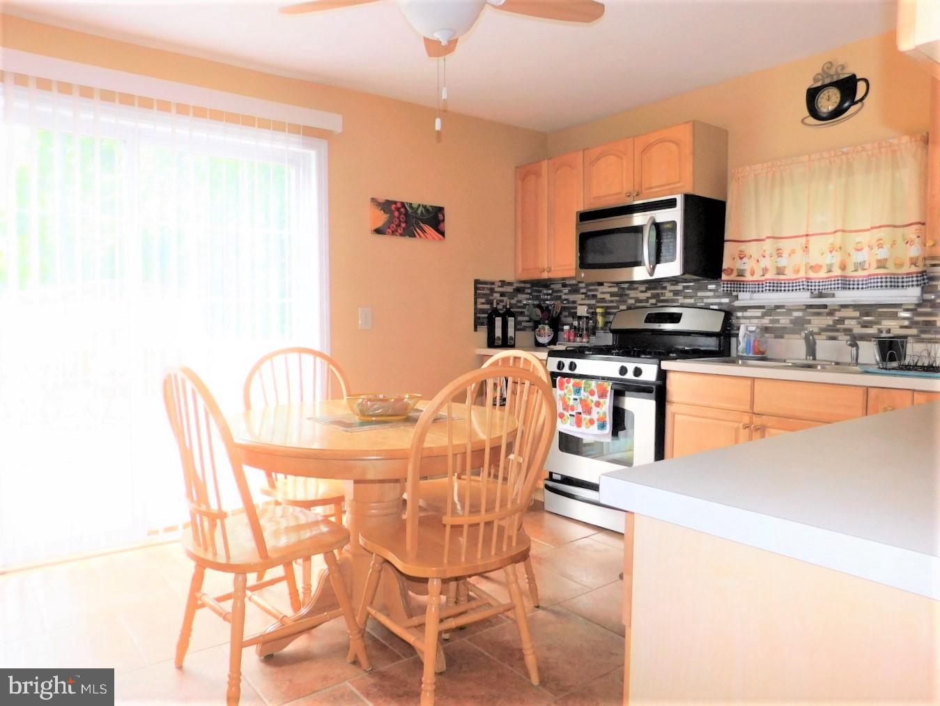 1640 Almonesson Road Woodbury, NJ 08096 - Photo 10 of 20 Bright Kitchen