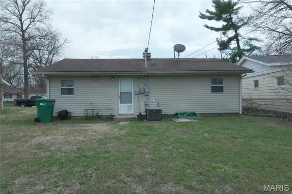 $65,000 | 19 Leonard Drive, East St. Louis, IL 62206