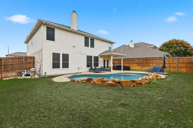 a view of a swimming pool with sitting area