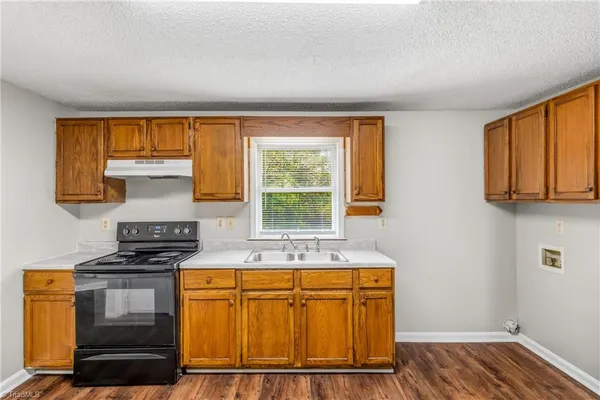 $1,300 | 112 South Raleigh Street, Greensboro, NC 27401