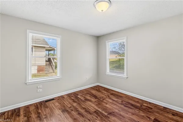 $1,300 | 112 South Raleigh Street, Greensboro, NC 27401