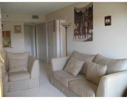 9235 Southwest 8th Street, Unit 309 Boca Raton, FL 33428 - Photo 3 of 9 Exterior Front
