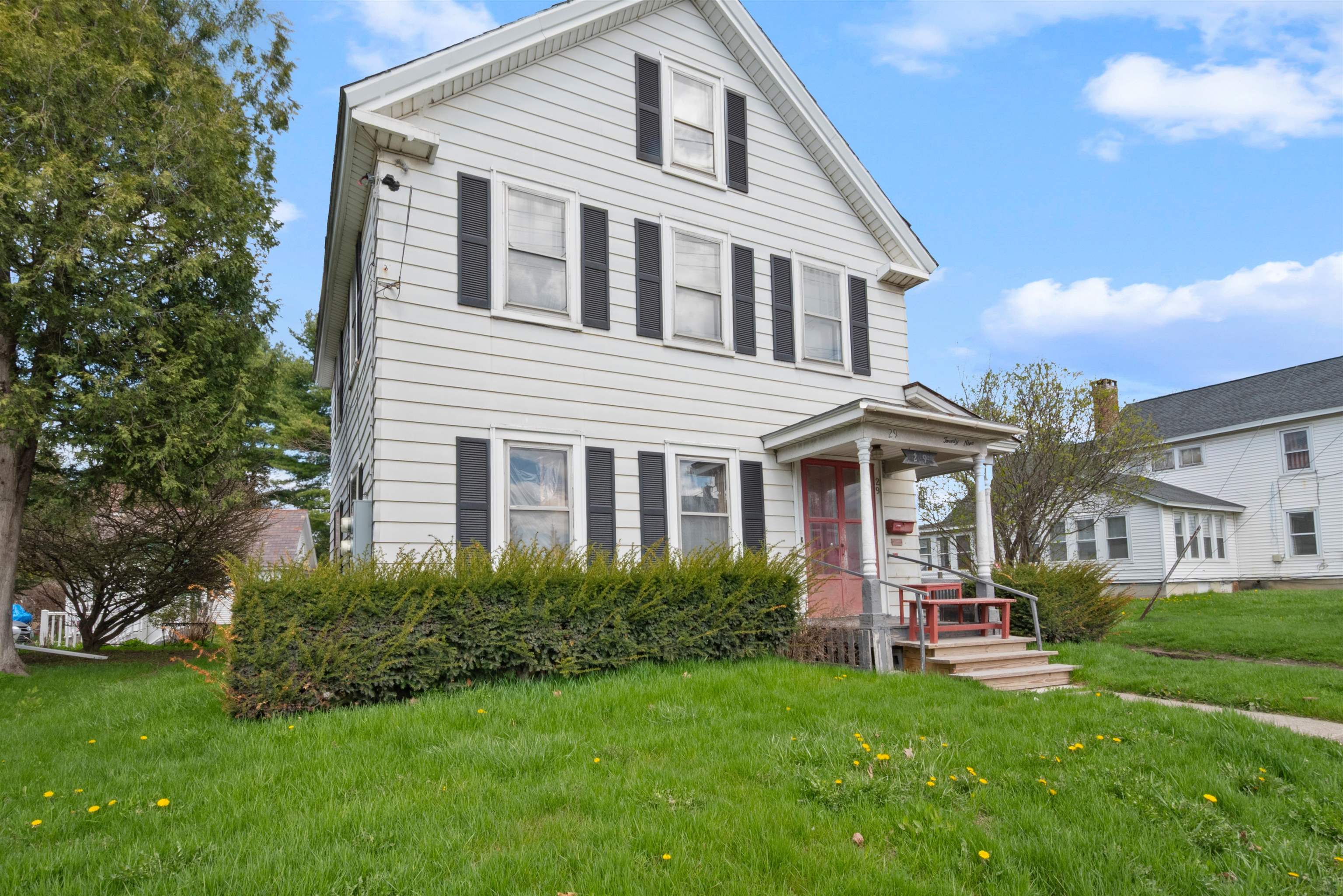 29 Woodstock Avenue Rutland, VT 05701 - Photo 2 of 43