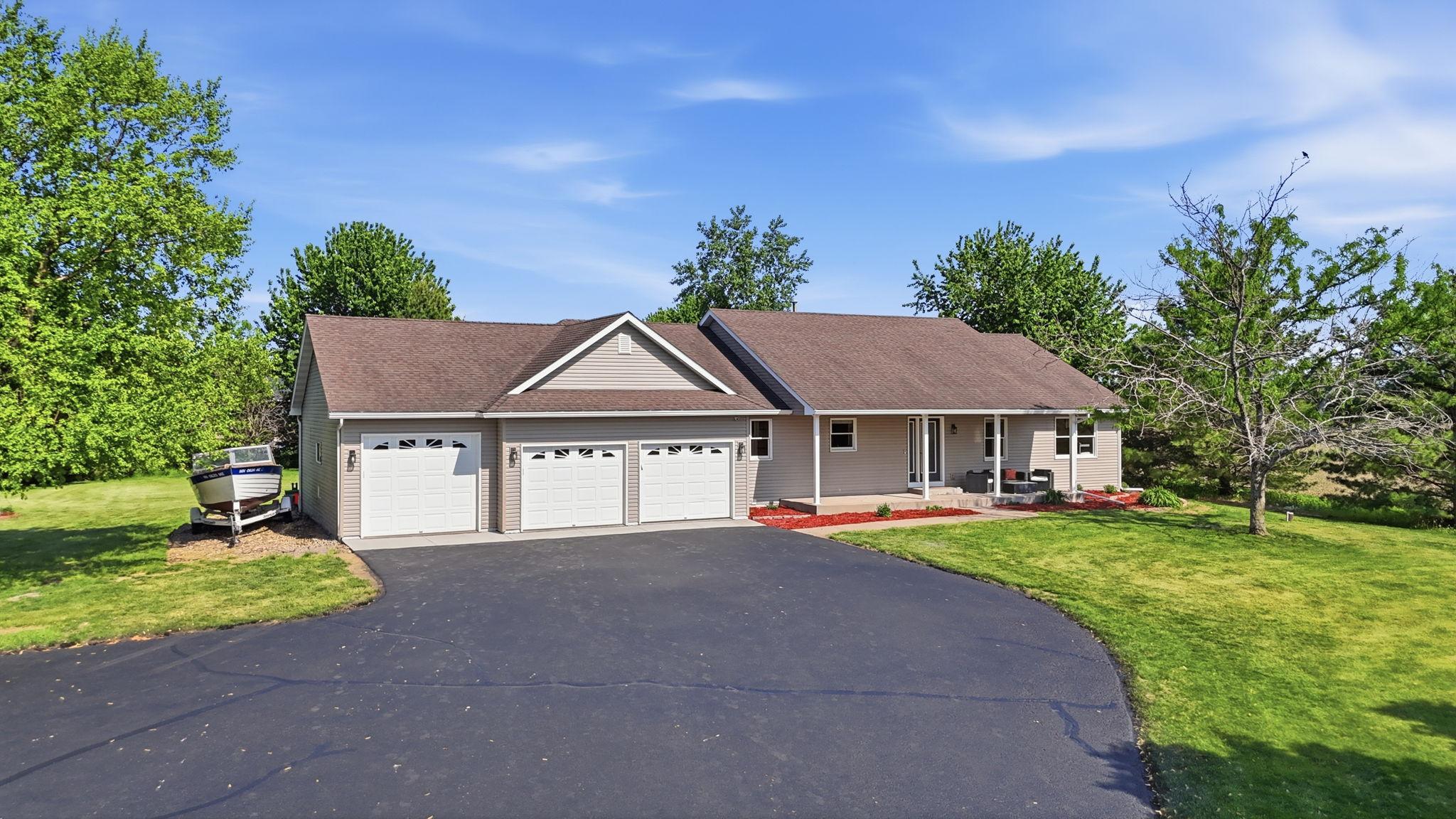 545 Kreuziger Road Roberts, WI 54023 - Photo 1 of 31