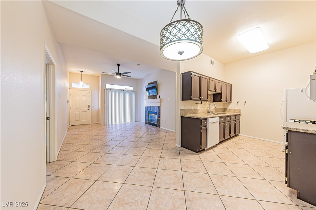 700 Carnegie Street, Unit 1814 Henderson, NV 89052 - Photo 6 of 51 3 bed/2 bath 1ST FLOOR 700 Carnegie St #1814 Henderson NV 89052