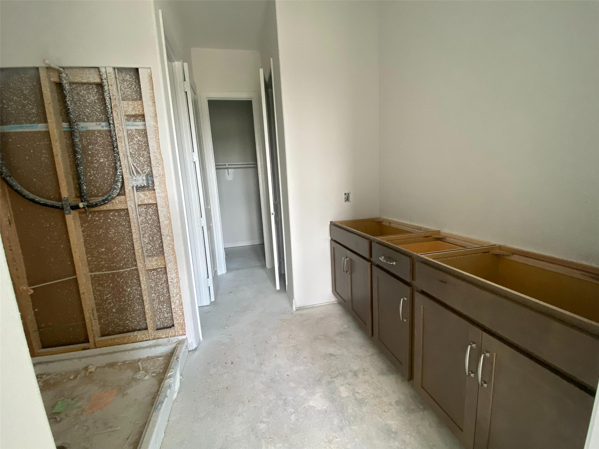 23619 Cinnamon Tree Lane Katy, TX 77493 - Photo 25 of 33 a view of a walk in closet