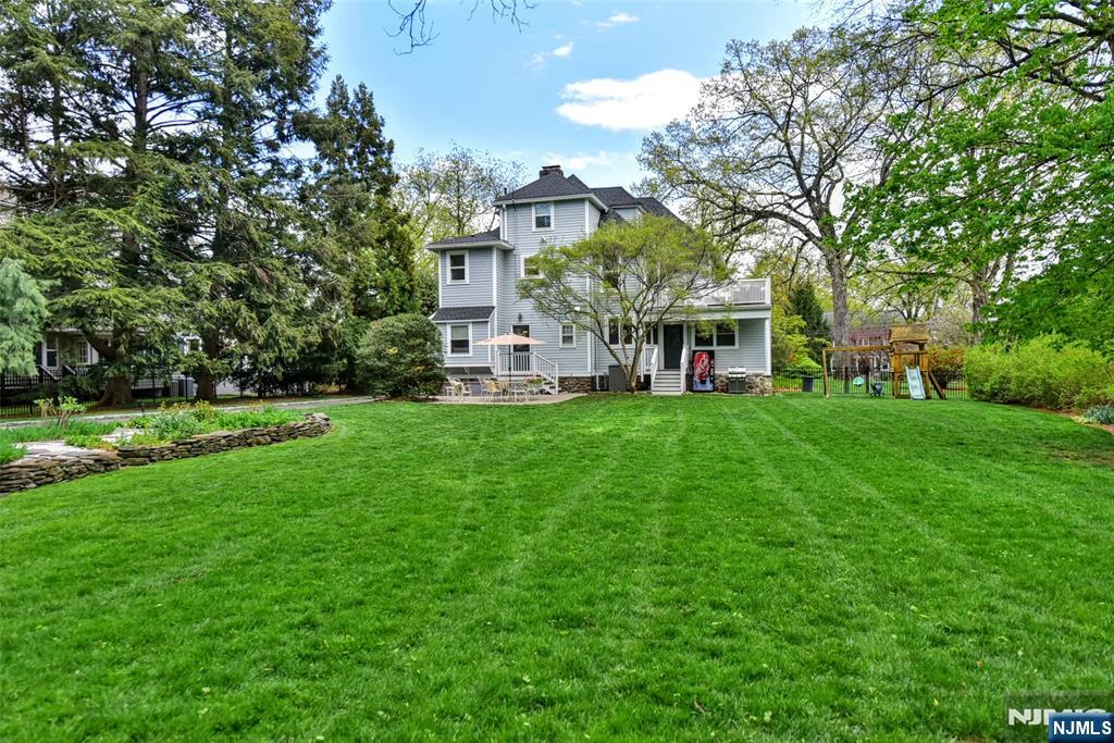 208 Lincoln Avenue Ridgewood, NJ 07450 - Photo 2 of 21