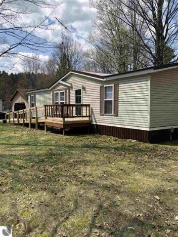 3085 North 3 1/4 Road Mesick, MI 49668 - Photo 17 of 18 3085 front2
