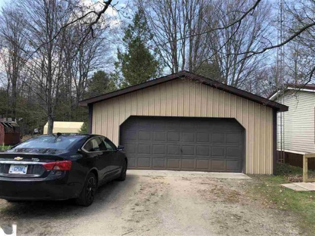 3085 North 3 1/4 Road Mesick, MI 49668 - Photo 3 of 18 3085 garage