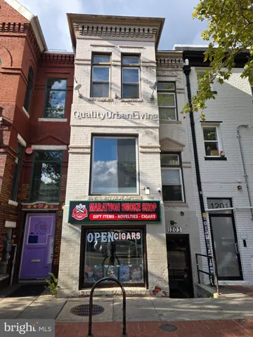 a cafe on the side of a building