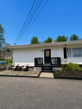 $1,800 | 42 Maple Avenue, Unit 2, Montgomery, NY 12575