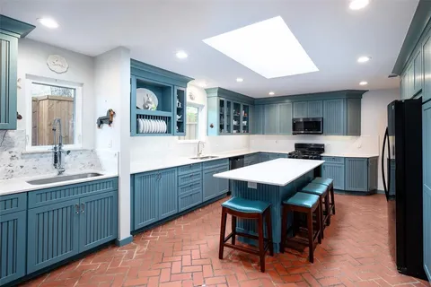 $782,100 | 10107 Cromwell Drive, Dallas, TX 75229