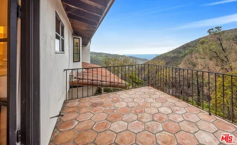 $2,988,000 | 2382 Live Oak Meadows Road, Malibu, CA 90265
