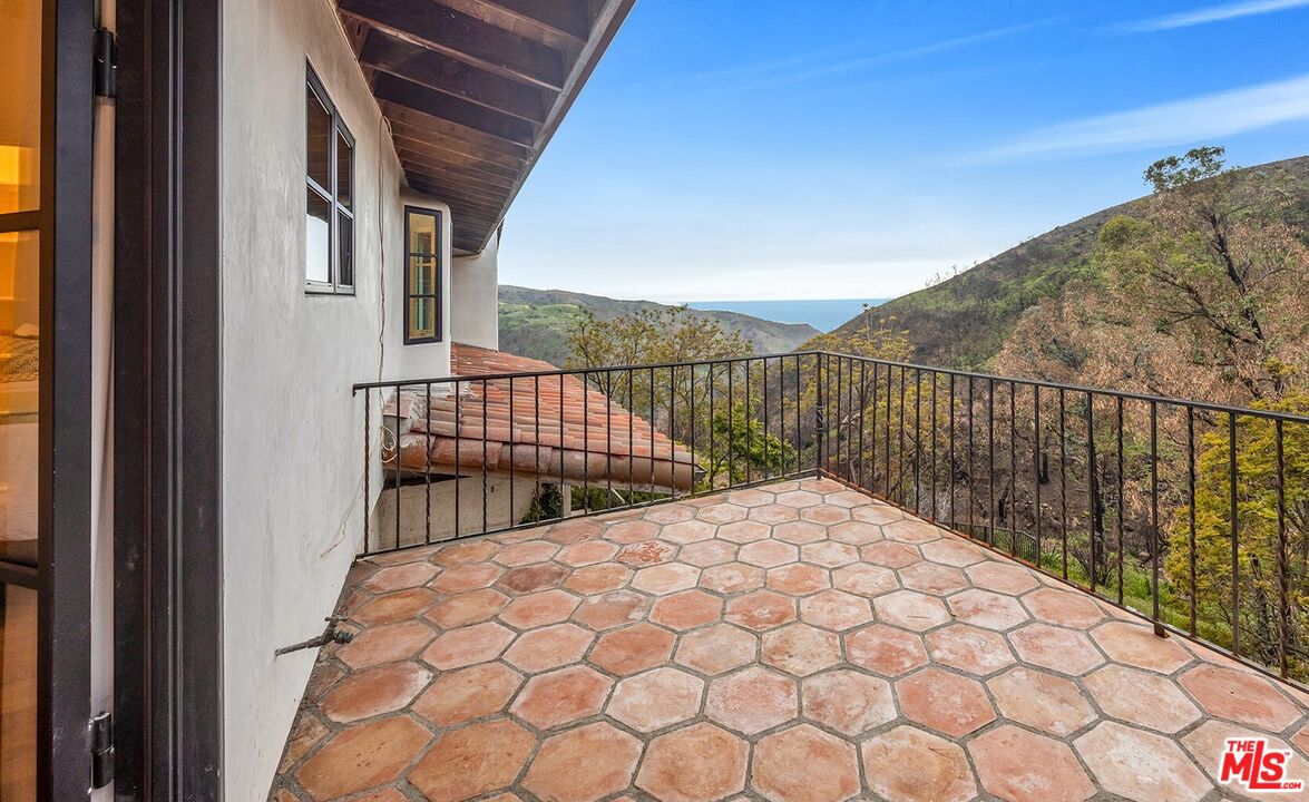 2382 Live Oak Meadows Road Malibu, CA 90265 - Photo 12 of 21