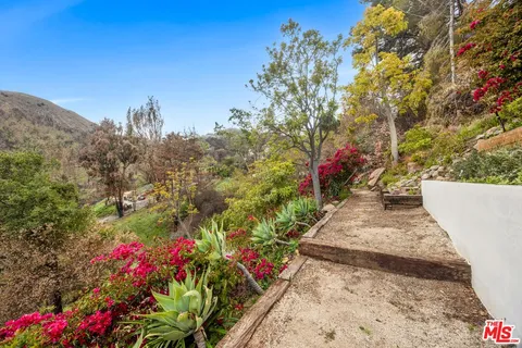 $2,988,000 | 2382 Live Oak Meadows Road, Malibu, CA 90265