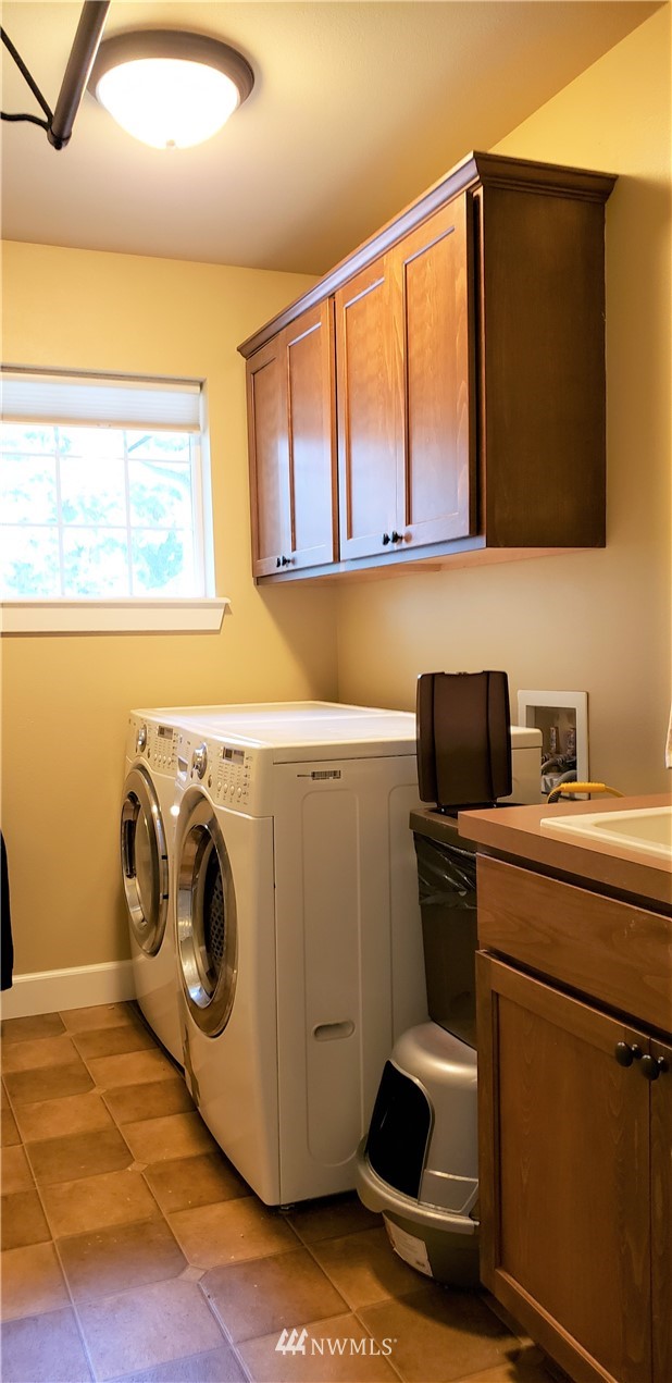 17834 Kenworth Lane Southwest Rochester, WA 98579 - Photo 22 of 29 a utility room with dryer and washer