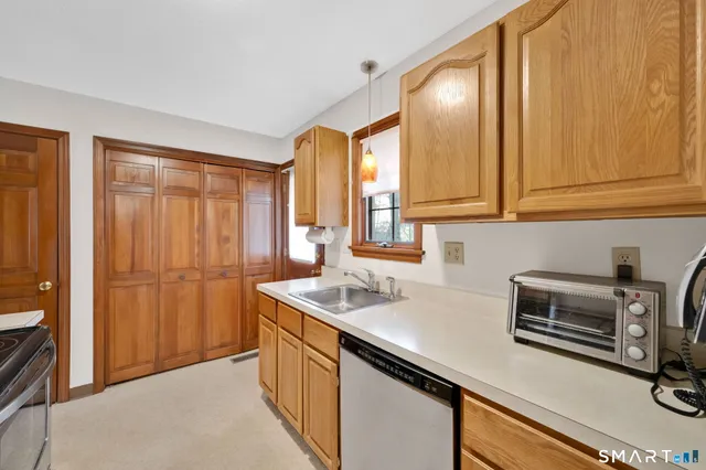 $315,000 | 13 Rockhaven Drive, Unit 13, Glastonbury, CT 06033