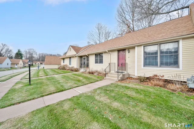 $315,000 | 13 Rockhaven Drive, Unit 13, Glastonbury, CT 06033