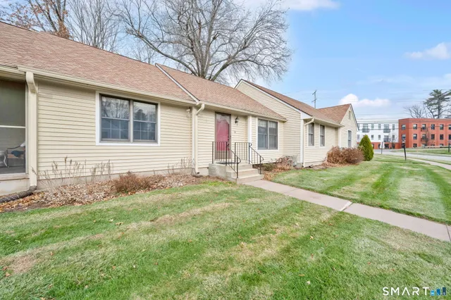 $315,000 | 13 Rockhaven Drive, Unit 13, Glastonbury, CT 06033