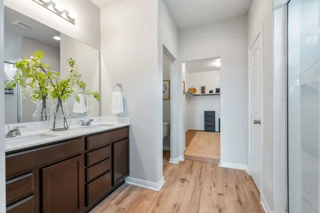 a en suite bathroom with a sink and a mirror