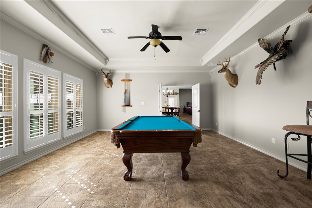 5310 Capernaum Court Corpus Christi, TX 78413 - Photo 13 of 40 a living room with furniture