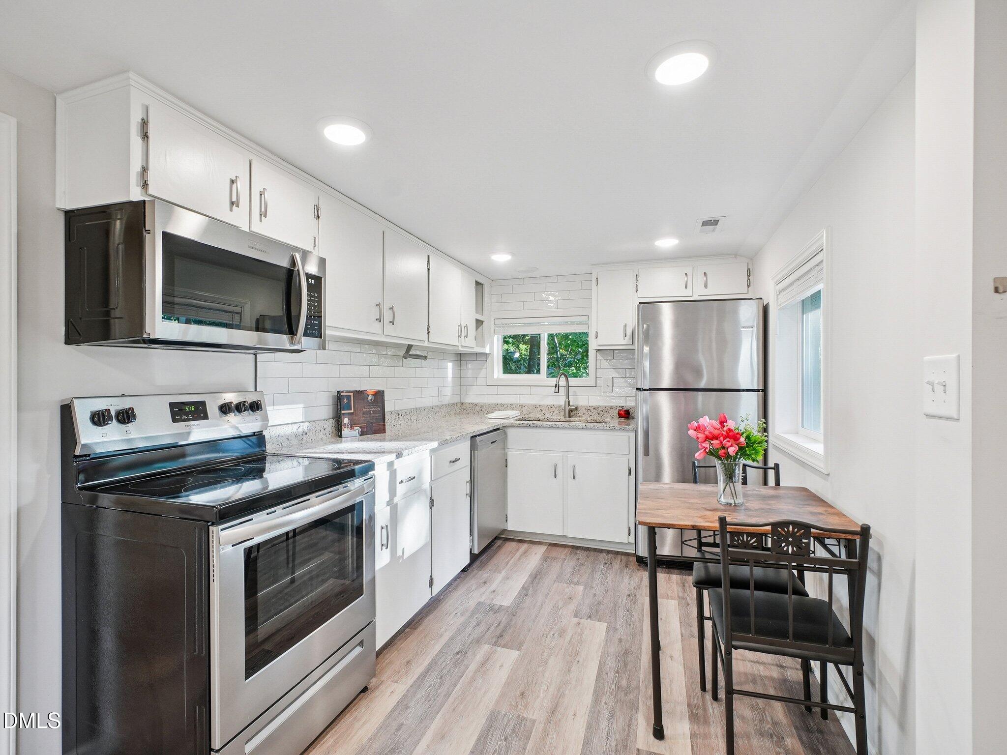 6421 King Lawrence Road Raleigh, NC 27607 - Photo 17 of 52 Apartment kitchen