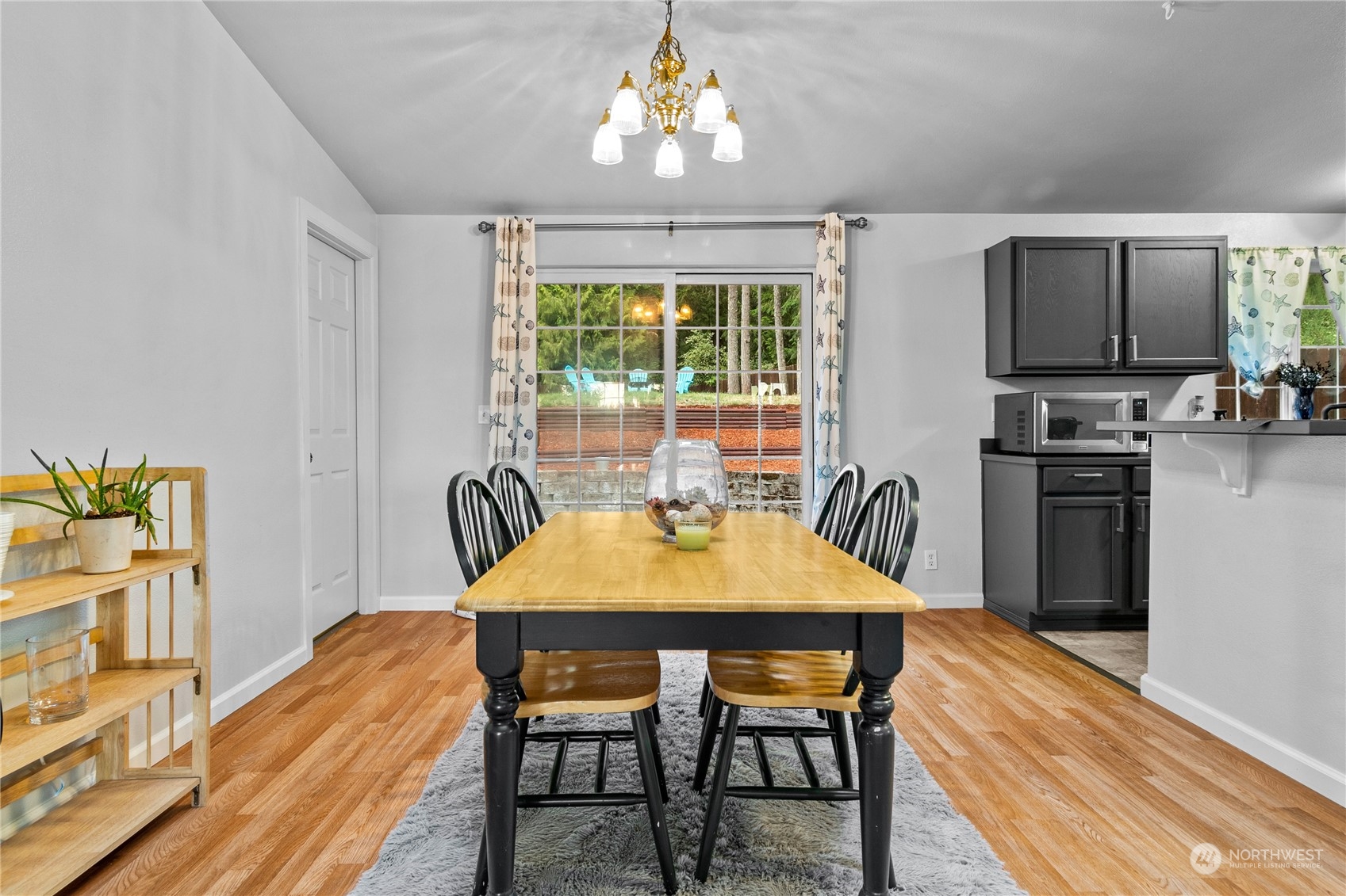 192 Gold Creek Road Northwest Bremerton, WA 98312 - Photo 14 of 38 a dining room with furniture and window