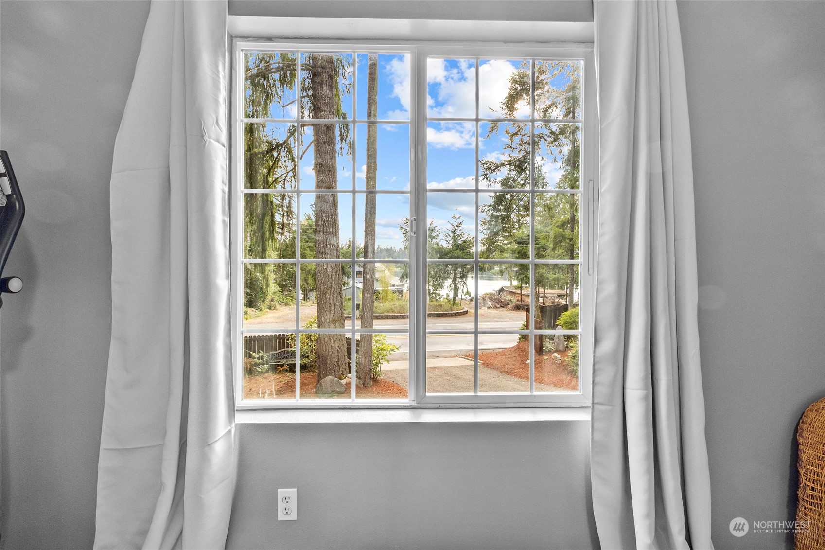192 Gold Creek Road Northwest Bremerton, WA 98312 - Photo 25 of 38 a view of a window