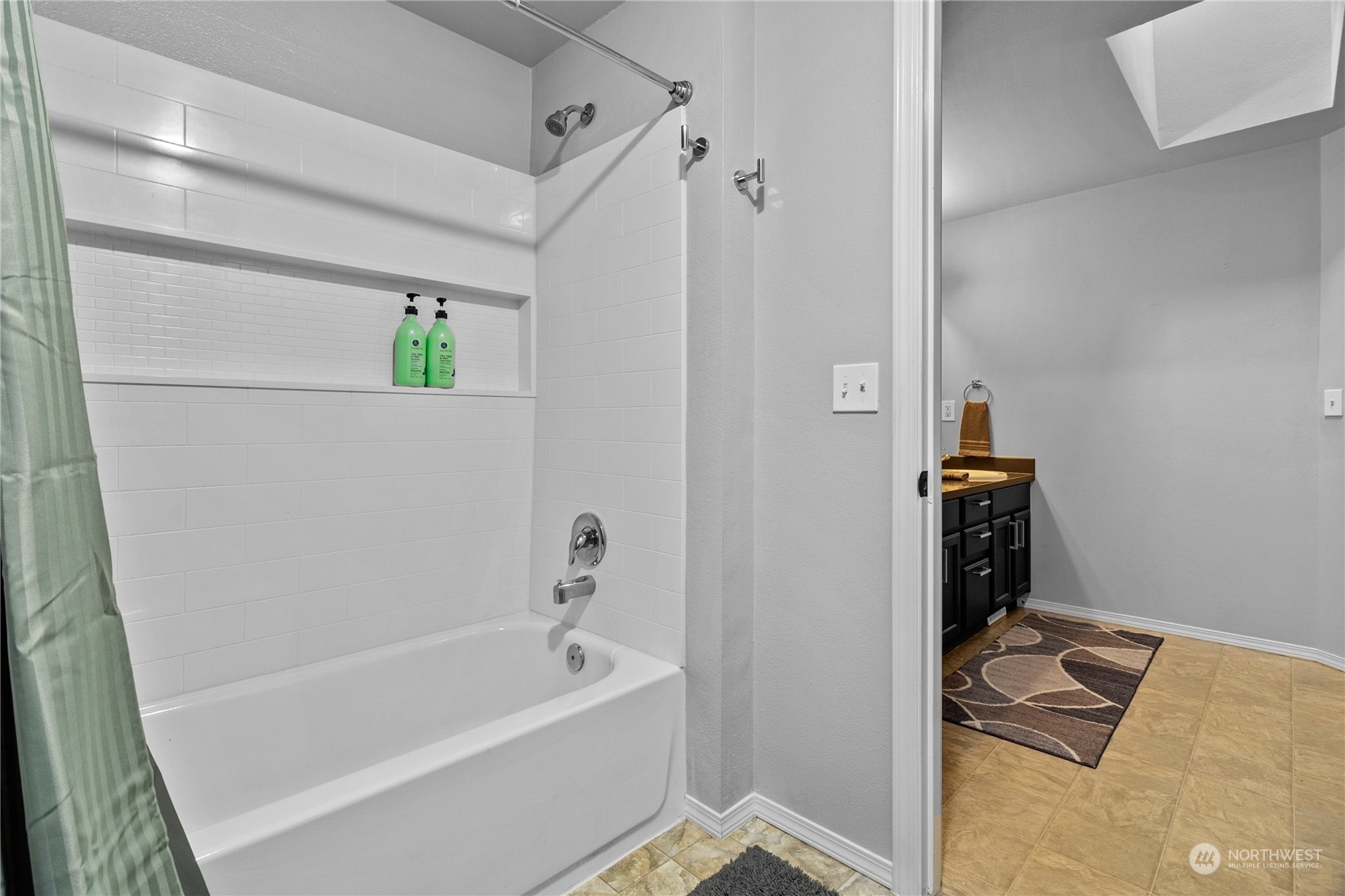 192 Gold Creek Road Northwest Bremerton, WA 98312 - Photo 29 of 38 a bathroom with a tub and a shower