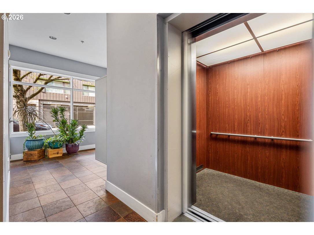 838 Southeast 38th Avenue, Unit 202 Portland, OR 97214 - Photo 28 of 34 a view of an entryway