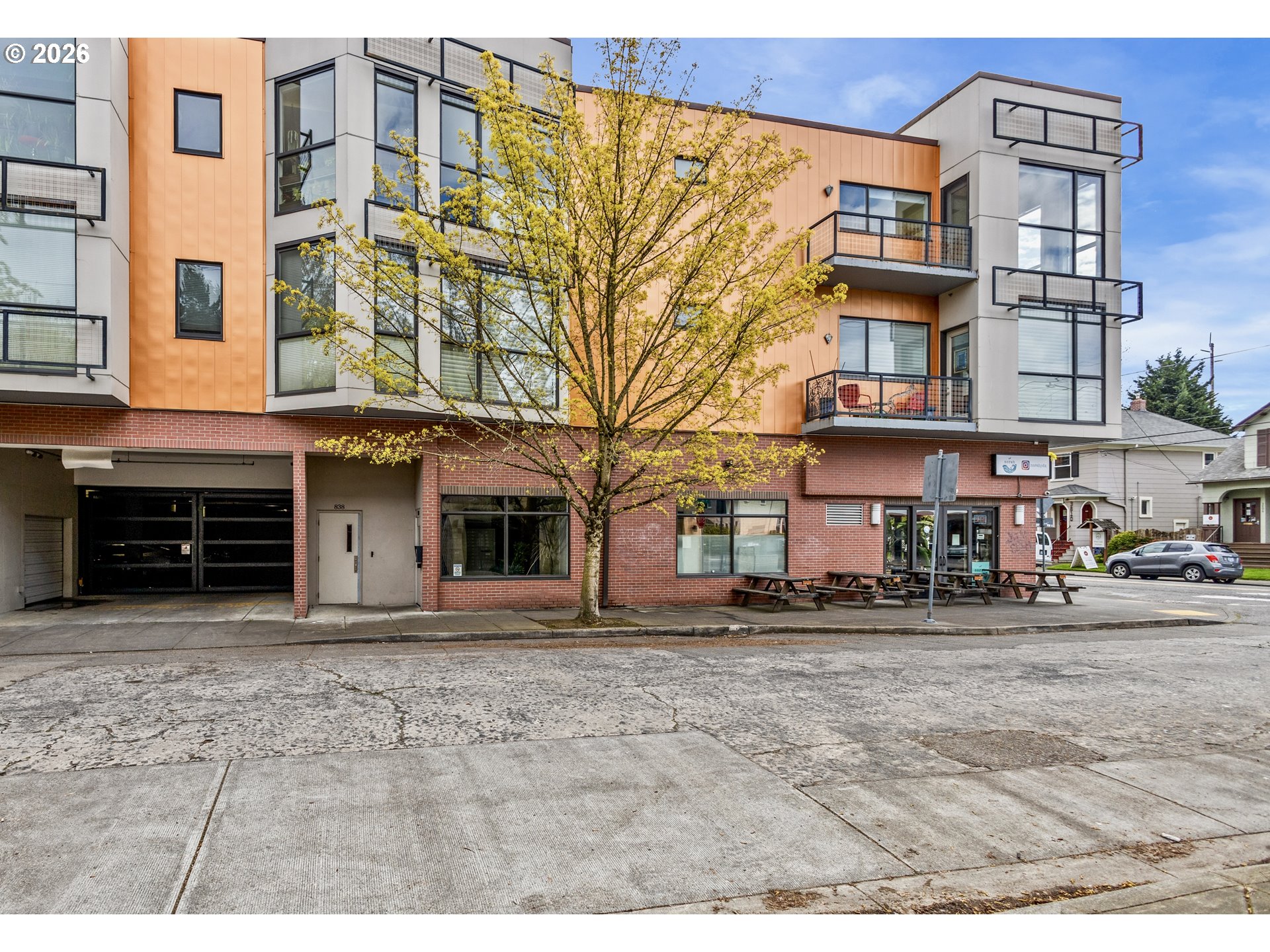 838 Southeast 38th Avenue, Unit 202 Portland, OR 97214 - Photo 29 of 34 a front view of a building
