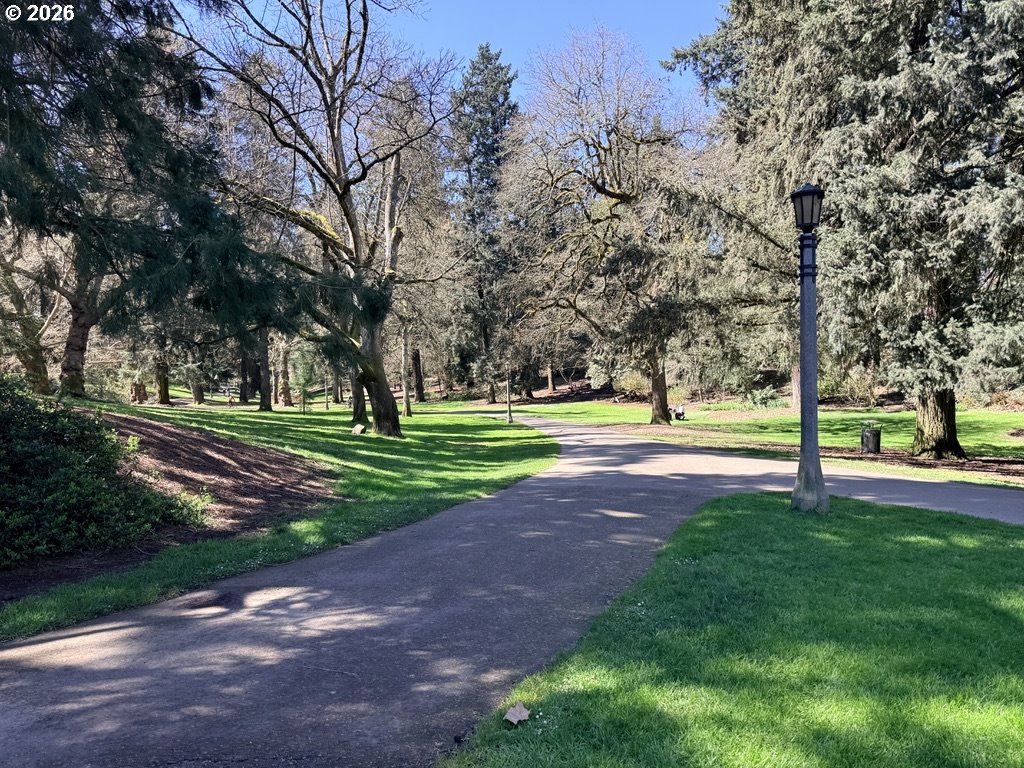 838 Southeast 38th Avenue, Unit 202 Portland, OR 97214 - Photo 33 of 34 a view of a park