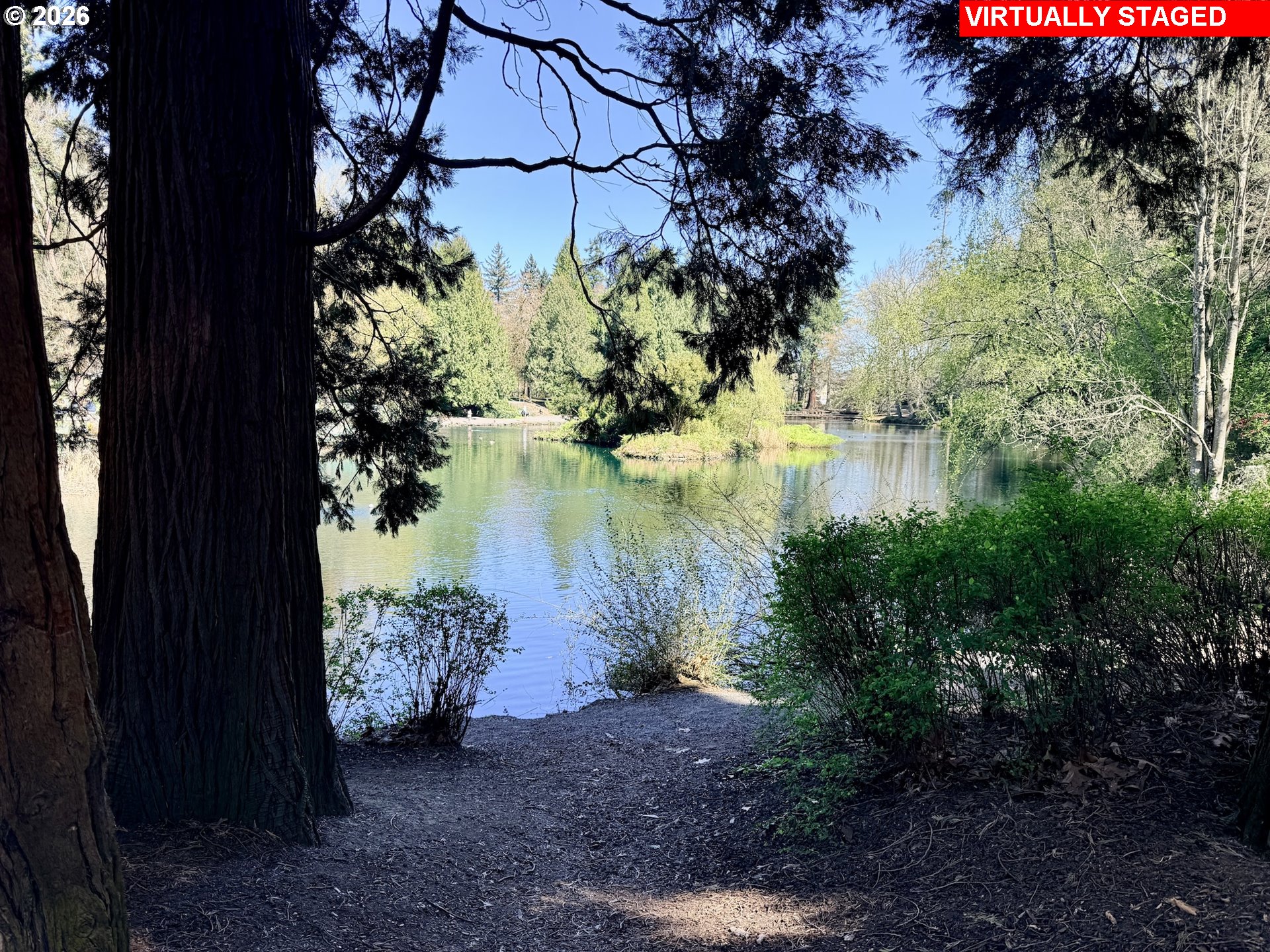 838 Southeast 38th Avenue, Unit 202 Portland, OR 97214 - Photo 34 of 34 a backyard of a house with lots of green space