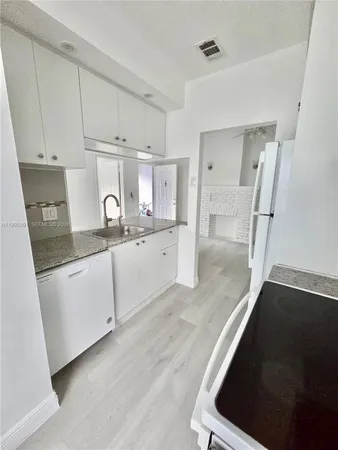 $2,250 | 568 Southwest 3rd Street, Unit LEFT 566, Miami, FL 33130